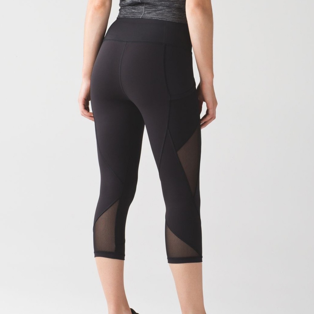 Lulu Lemon Fast as Light Cropped Black Legging, size 4.
